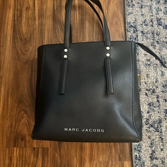 Marc Jacobs Handbags - Marc Jacobs Black Leather Tote